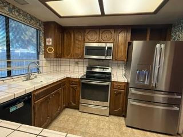 5324 N Vernal Avenue, Fresno, CA 93722