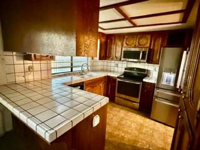 5324 N Vernal Avenue, Fresno, CA 93722