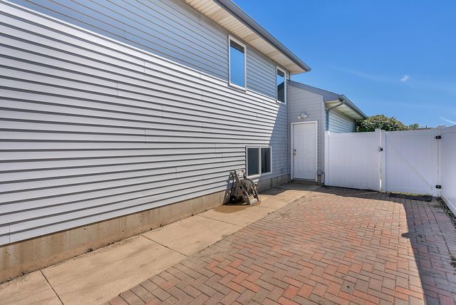 2756 Autumn Drive, Crown Point, IN 46307