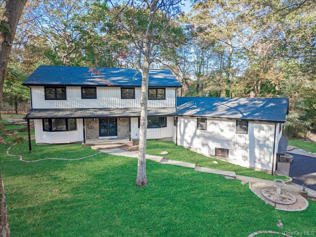 11 Gorham Lane, Dix Hills, NY 11746