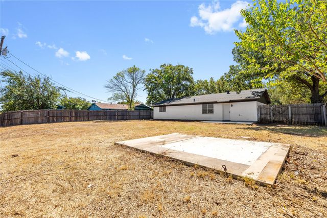 3818 Crestridge Drive, Brownwood, TX 76801