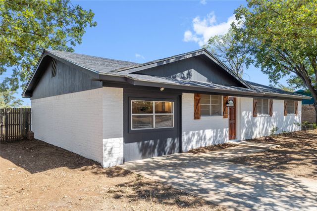 3818 Crestridge Drive, Brownwood, TX 76801