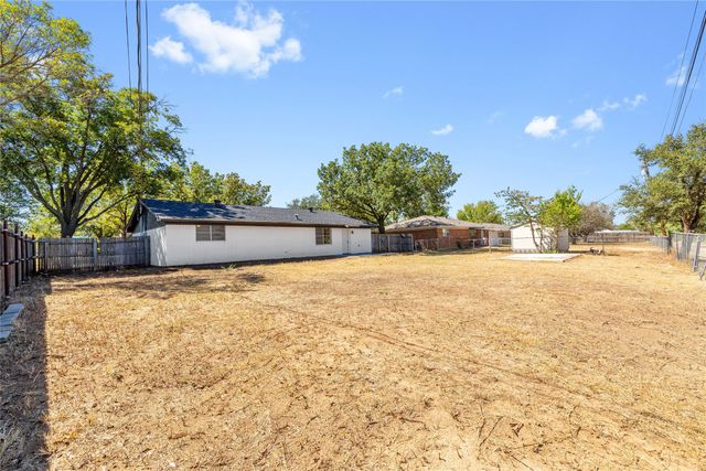 3818 Crestridge Drive, Brownwood, TX 76801