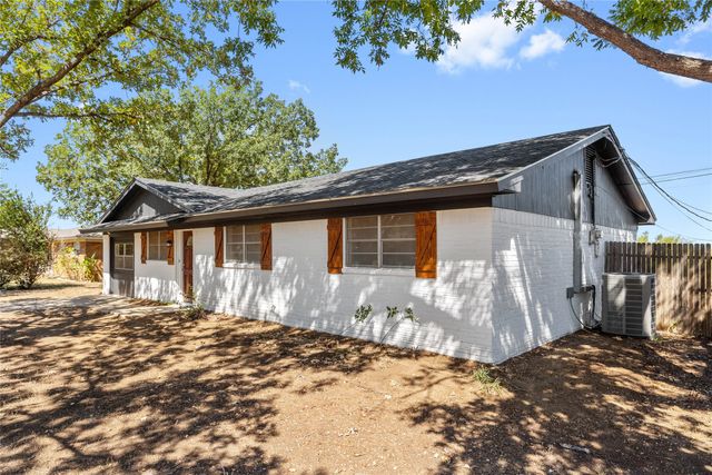 3818 Crestridge Drive, Brownwood, TX 76801