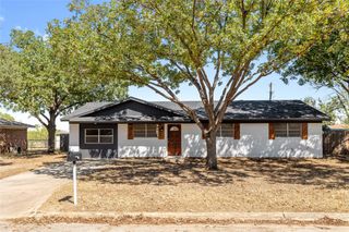3818 Crestridge Drive, Brownwood, TX 76801
