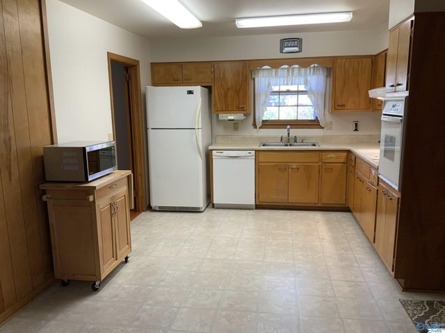 1100 NW Brookmeade Street, Huntsville, AL 35816