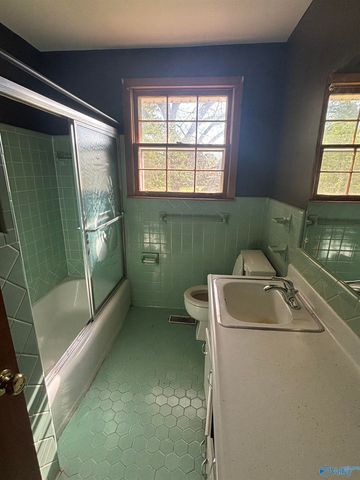 1100 NW Brookmeade Street, Huntsville, AL 35816