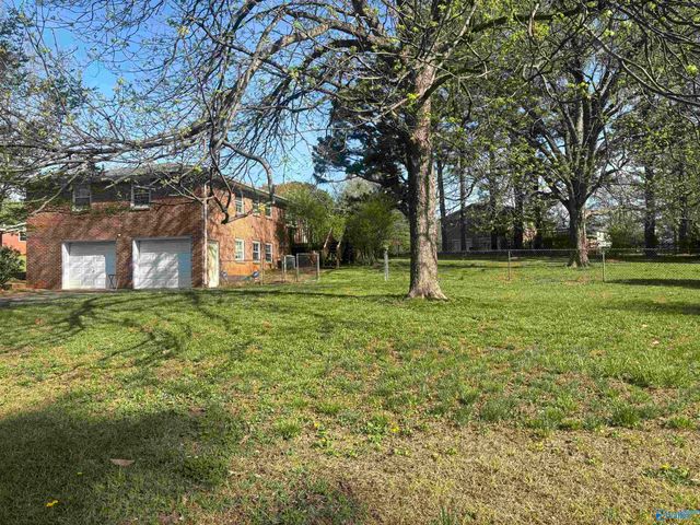 1100 NW Brookmeade Street, Huntsville, AL 35816