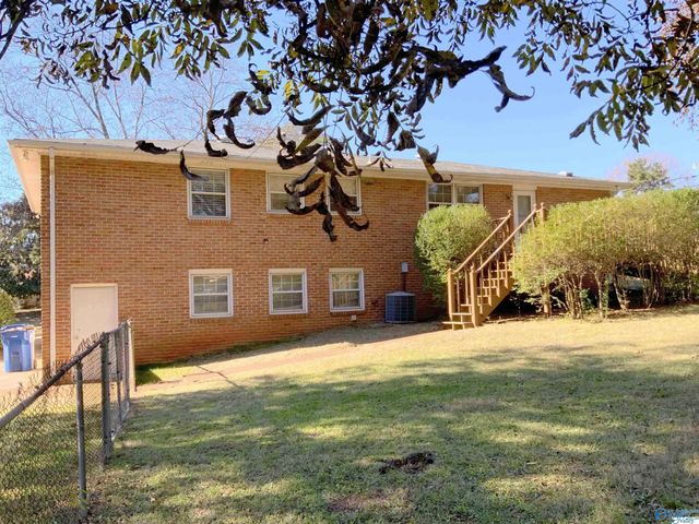 1100 NW Brookmeade Street, Huntsville, AL 35816