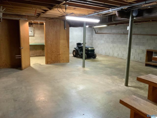 1100 NW Brookmeade Street, Huntsville, AL 35816