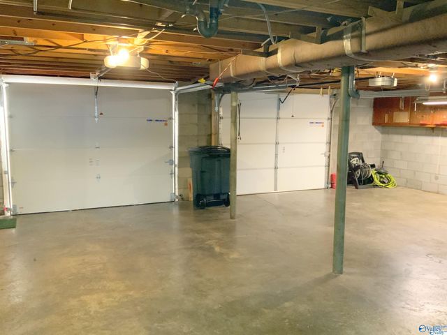 1100 NW Brookmeade Street, Huntsville, AL 35816