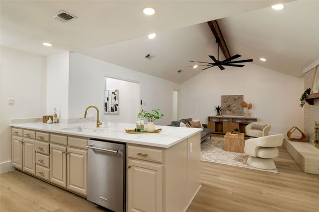 21 Cliffside Drive, Edgecliff Village, TX 76134