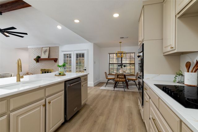 21 Cliffside Drive, Edgecliff Village, TX 76134