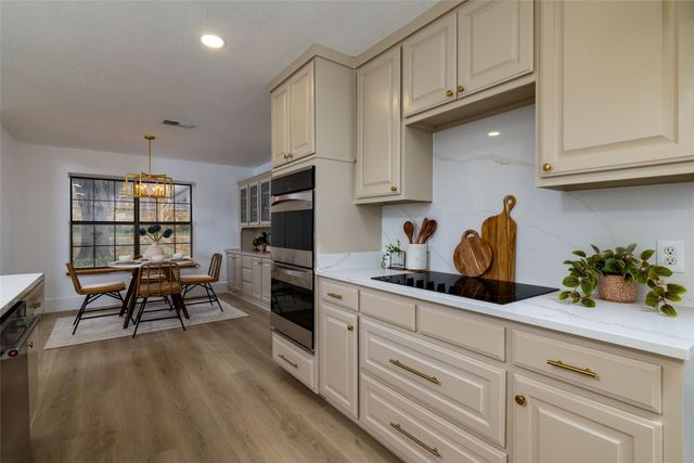 21 Cliffside Drive, Edgecliff Village, TX 76134