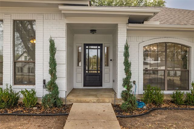 21 Cliffside Drive, Edgecliff Village, TX 76134