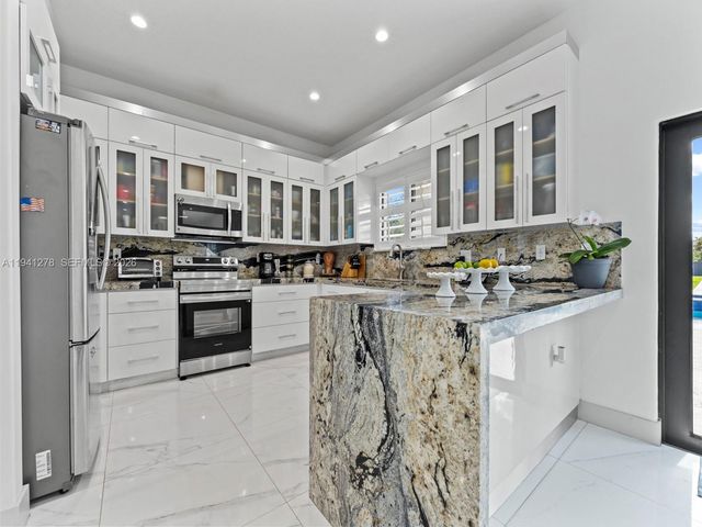 15402 SW 274th St, Homestead, FL 33032