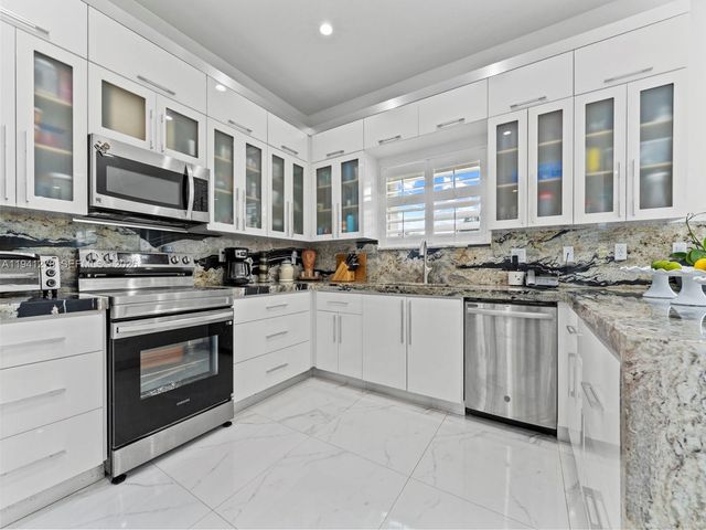 15402 SW 274th St, Homestead, FL 33032