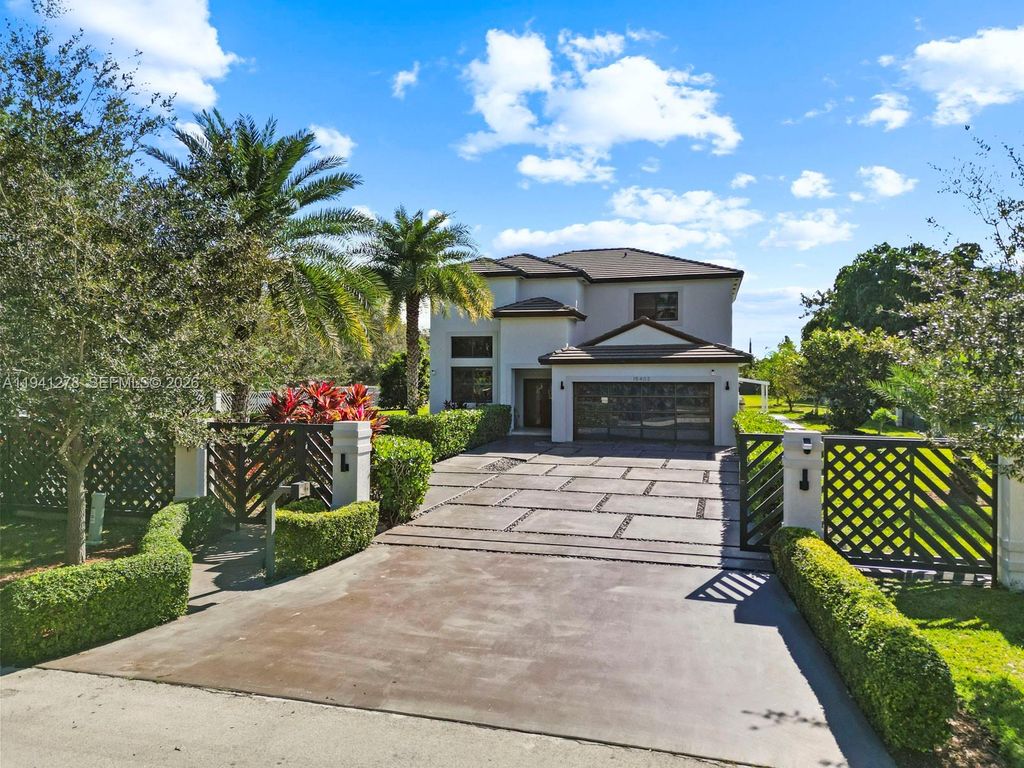 15402 SW 274th St, Homestead, FL 33032