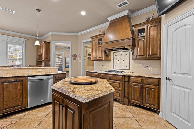 3901 Clarkway Place, Longview, TX 75605