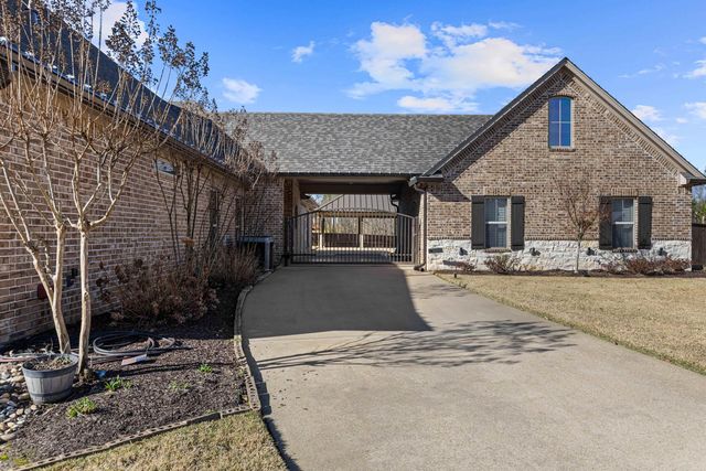 3901 Clarkway Place, Longview, TX 75605