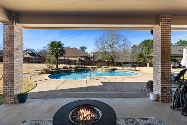 3901 Clarkway Place, Longview, TX 75605