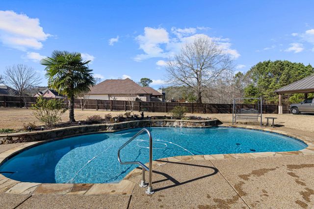 3901 Clarkway Place, Longview, TX 75605