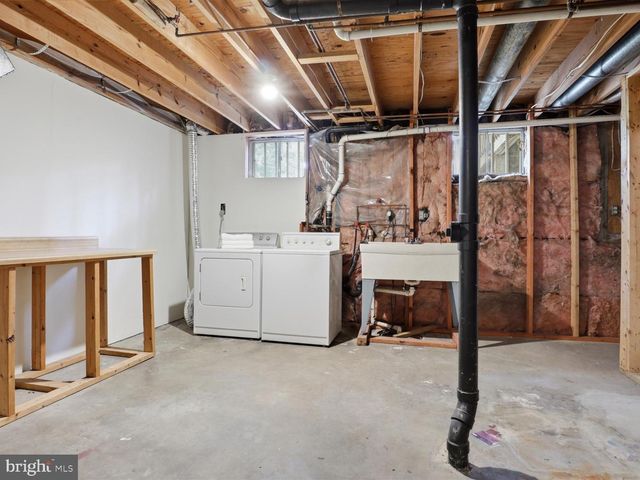 8061 ATHENA ST, Springfield, VA 22153