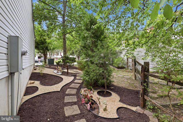8061 ATHENA ST, Springfield, VA 22153