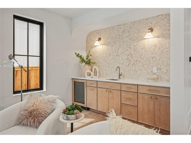 678 S Vine St, Denver, CO 80209
