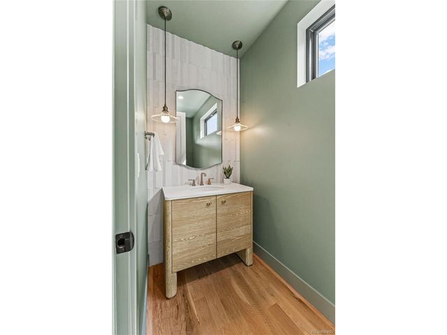 678 S Vine St, Denver, CO 80209