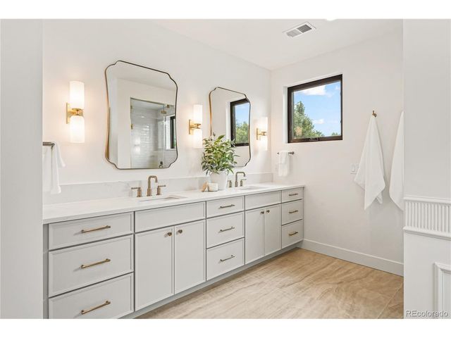 678 S Vine St, Denver, CO 80209