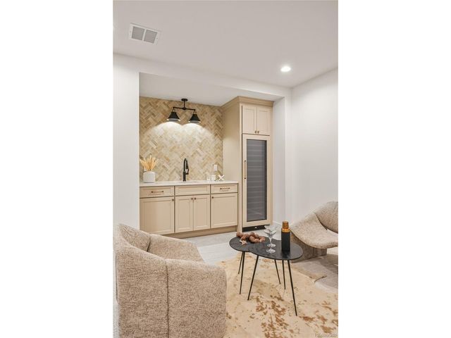678 S Vine St, Denver, CO 80209