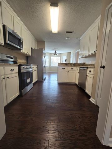 3709 Navajo Trace, Dothan, AL 36305