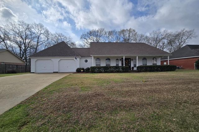 3709 Navajo Trace, Dothan, AL 36305
