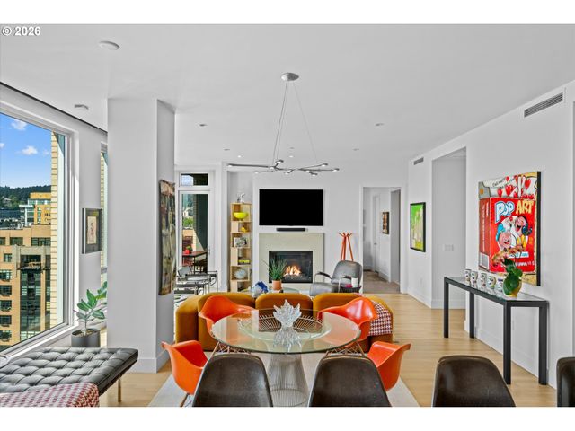 937 Nw GLISAN St 1533, Portland, OR 97209