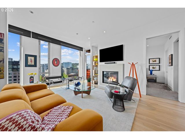 937 Nw GLISAN St 1533, Portland, OR 97209