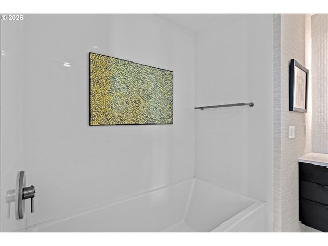 937 Nw GLISAN St 1533, Portland, OR 97209