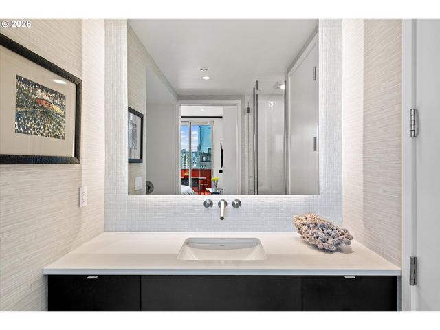 937 Nw GLISAN St 1533, Portland, OR 97209