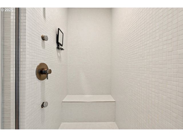 937 Nw GLISAN St 1533, Portland, OR 97209