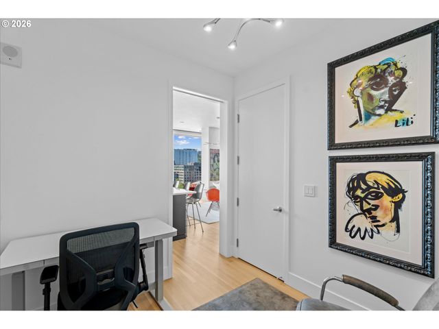 937 Nw GLISAN St 1533, Portland, OR 97209