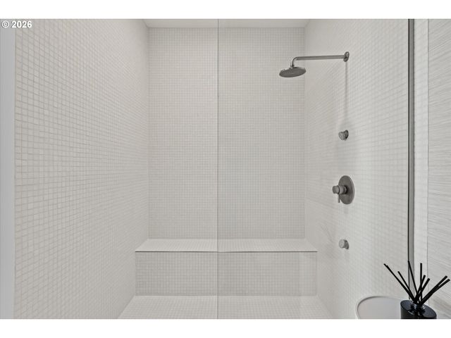 937 Nw GLISAN St 1533, Portland, OR 97209