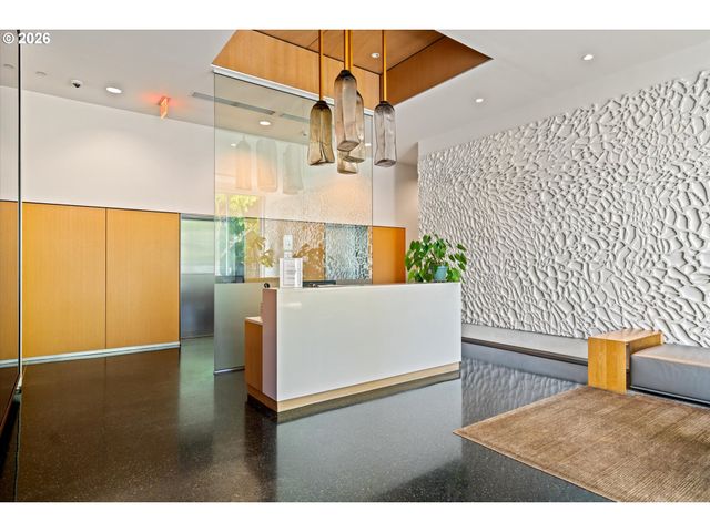 937 Nw GLISAN St 1533, Portland, OR 97209