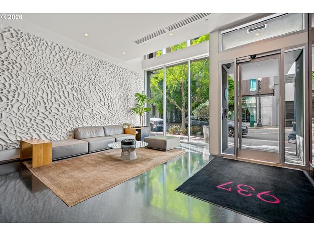 937 Nw GLISAN St 1533, Portland, OR 97209