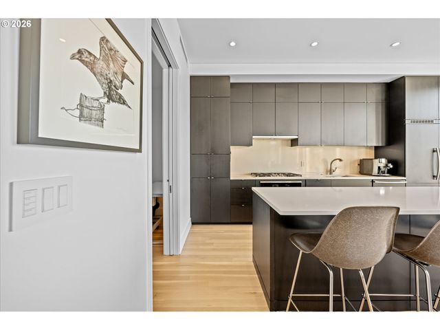 937 Nw GLISAN St 1533, Portland, OR 97209