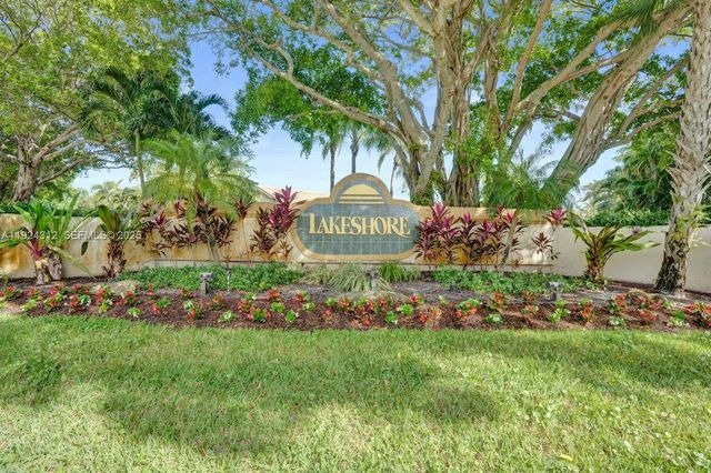 9 S Lakeshore Drive, Hypoluxo, FL 33462