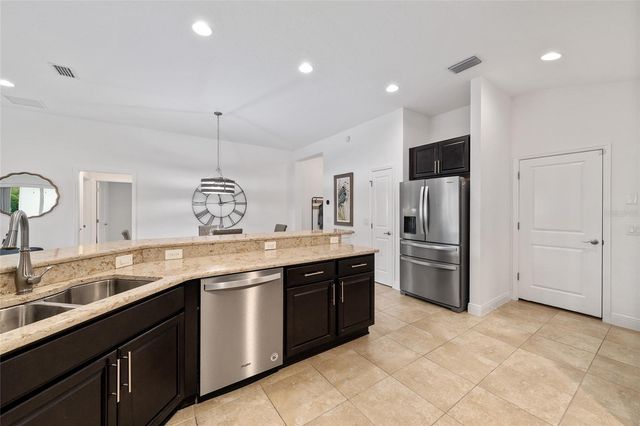 10396 SILVER MAPLE AVENUE, Oxford, FL 34484