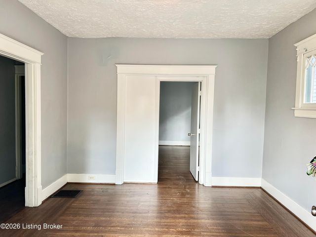 2327 W Oak St, Louisville, KY 40210