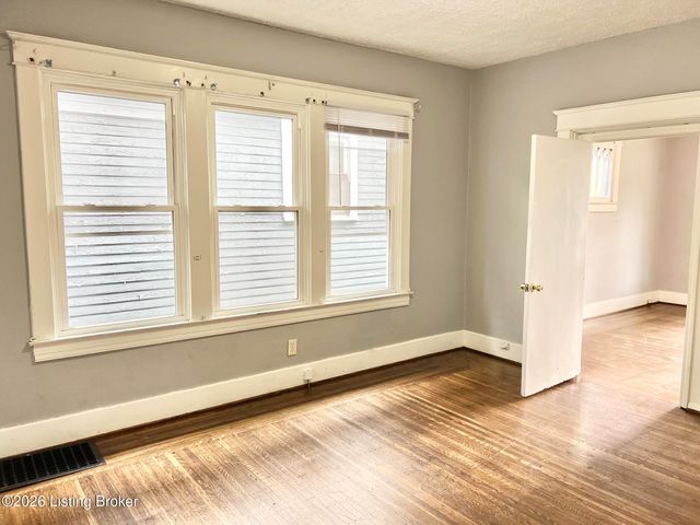 2327 W Oak St, Louisville, KY 40210