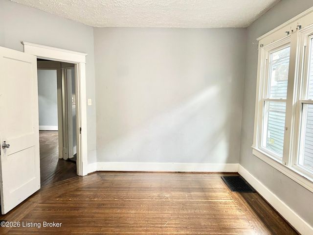 2327 W Oak St, Louisville, KY 40210