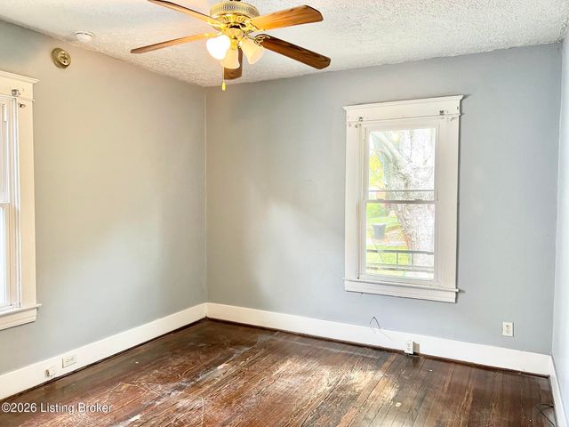 2327 W Oak St, Louisville, KY 40210